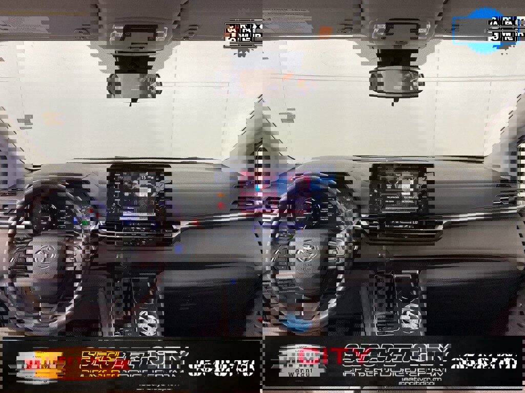 Used 2024 Toyota Sienna LE image 26