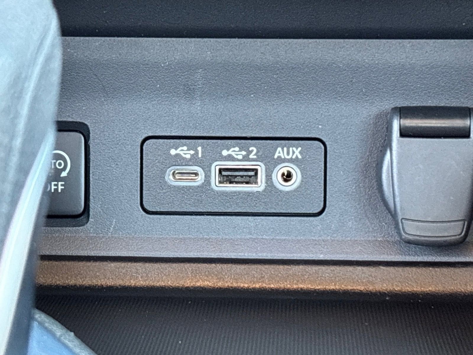 Used 2025 Nissan Sentra SV FWD image 23