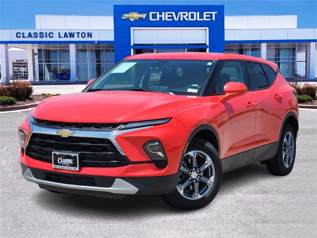 Used 2025 Chevrolet Blazer LT image 1