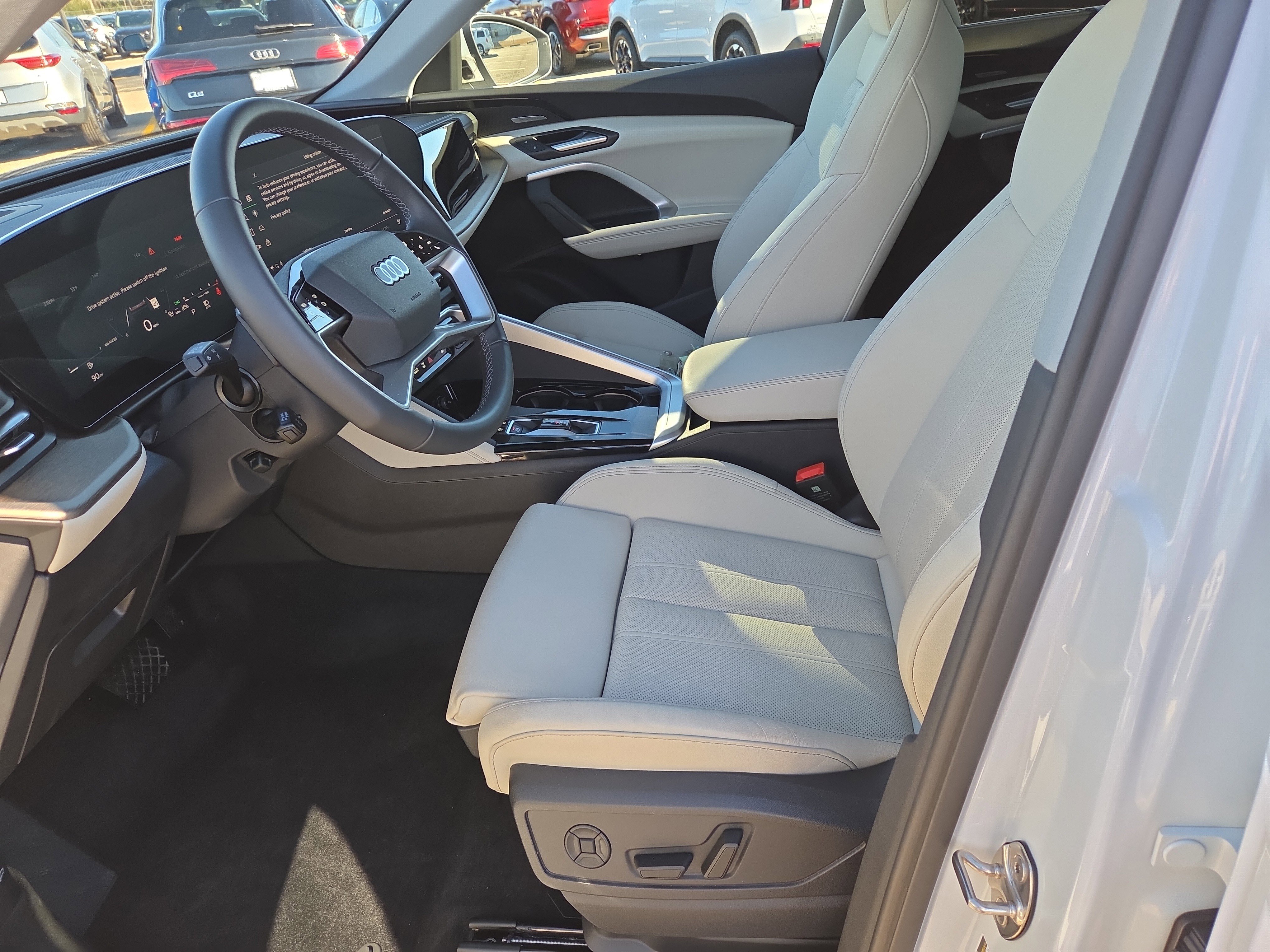 Used 2025 Audi Q5 Premium Plus w/ Premium Plus image 5