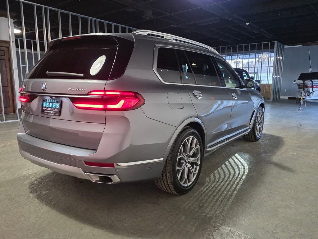 Used 2025 BMW X7 xDrive40i w/ Premium Package image 4