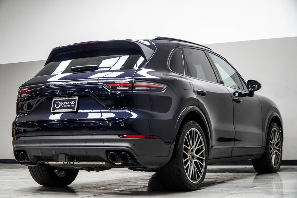Used 2023 Porsche Cayenne Platinum Edition image 12