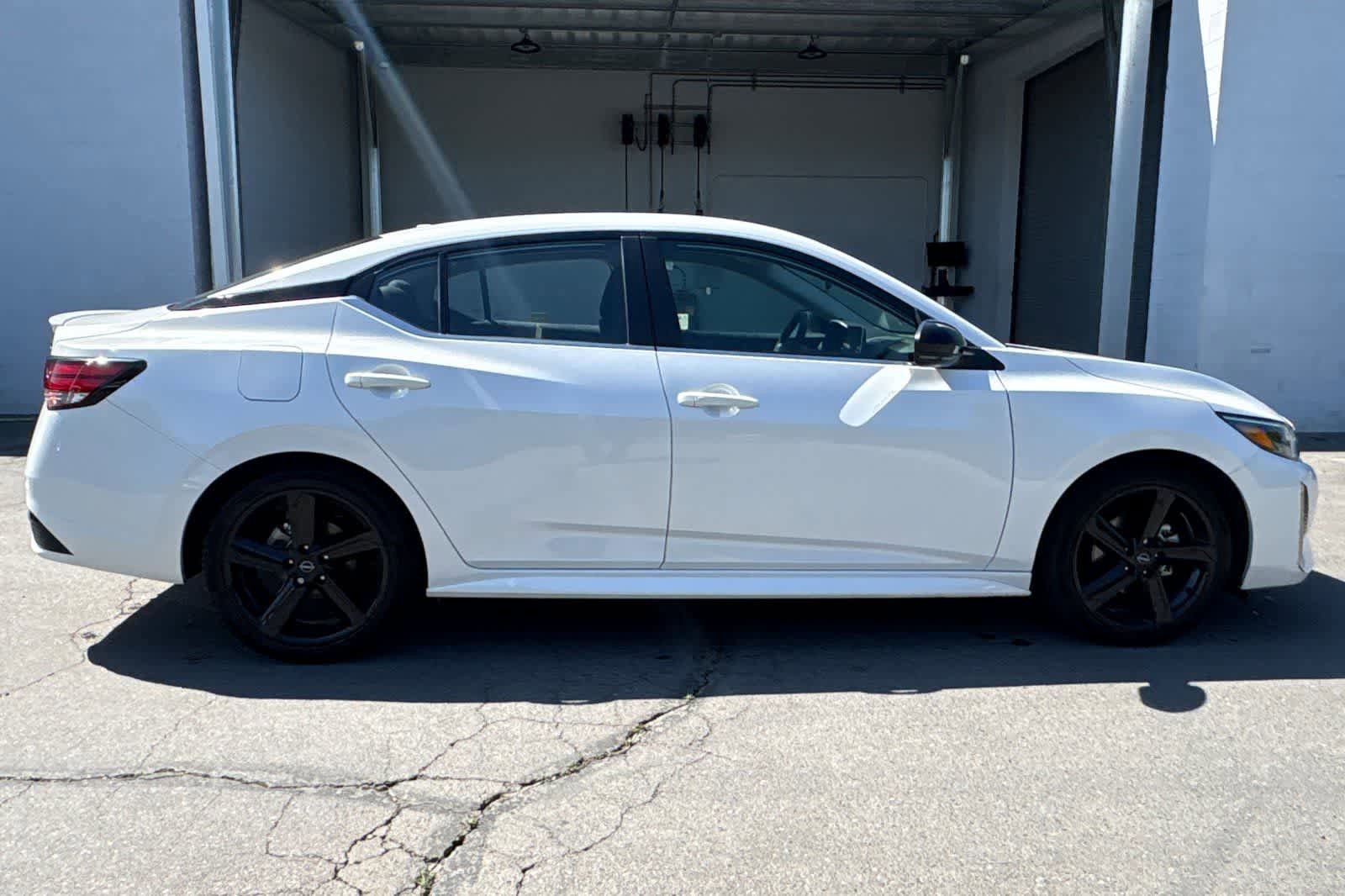 Used 2025 Nissan Sentra SR FWD image 9