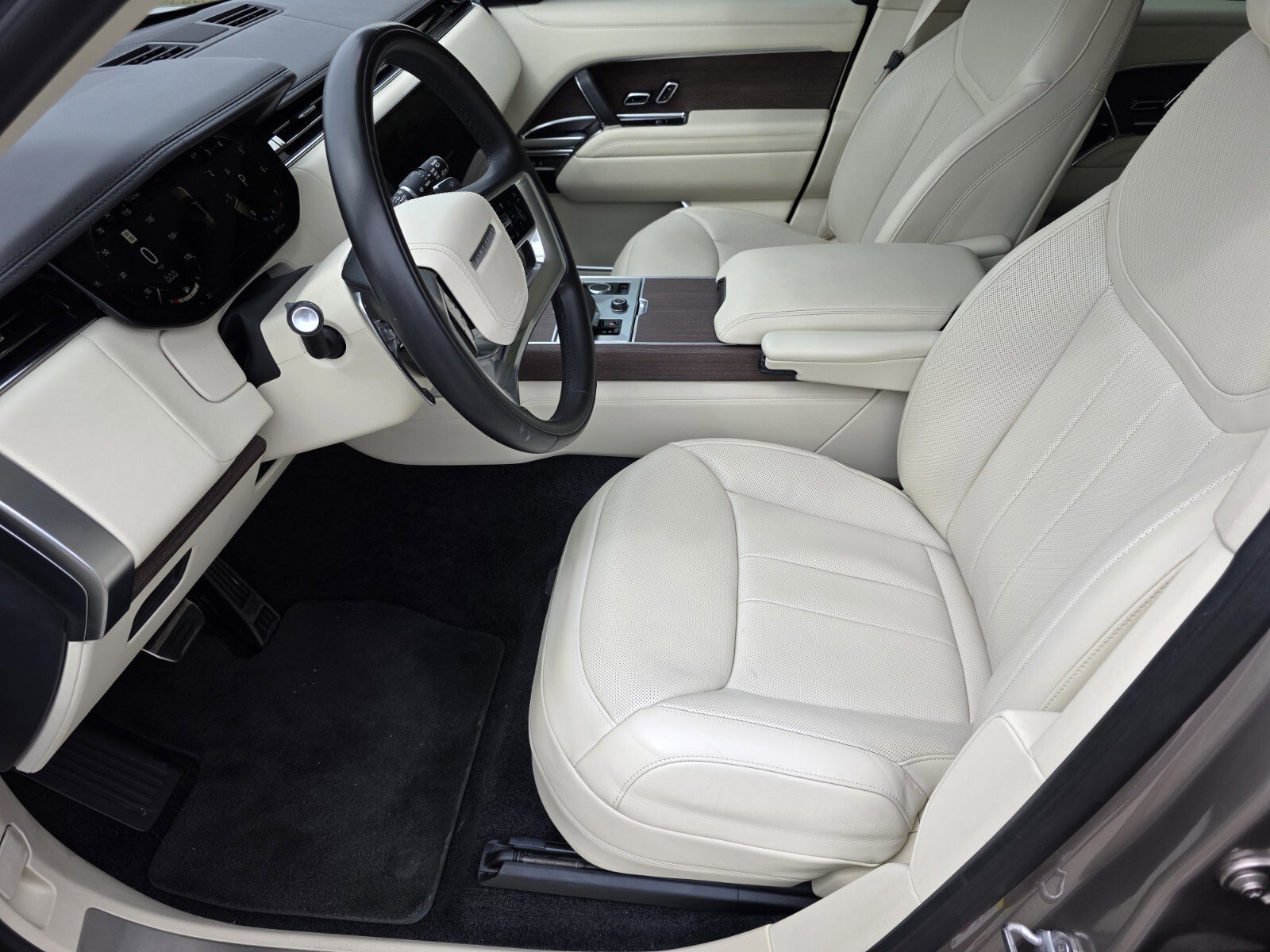 Certified 2023 Land Rover Range Rover SE image 10