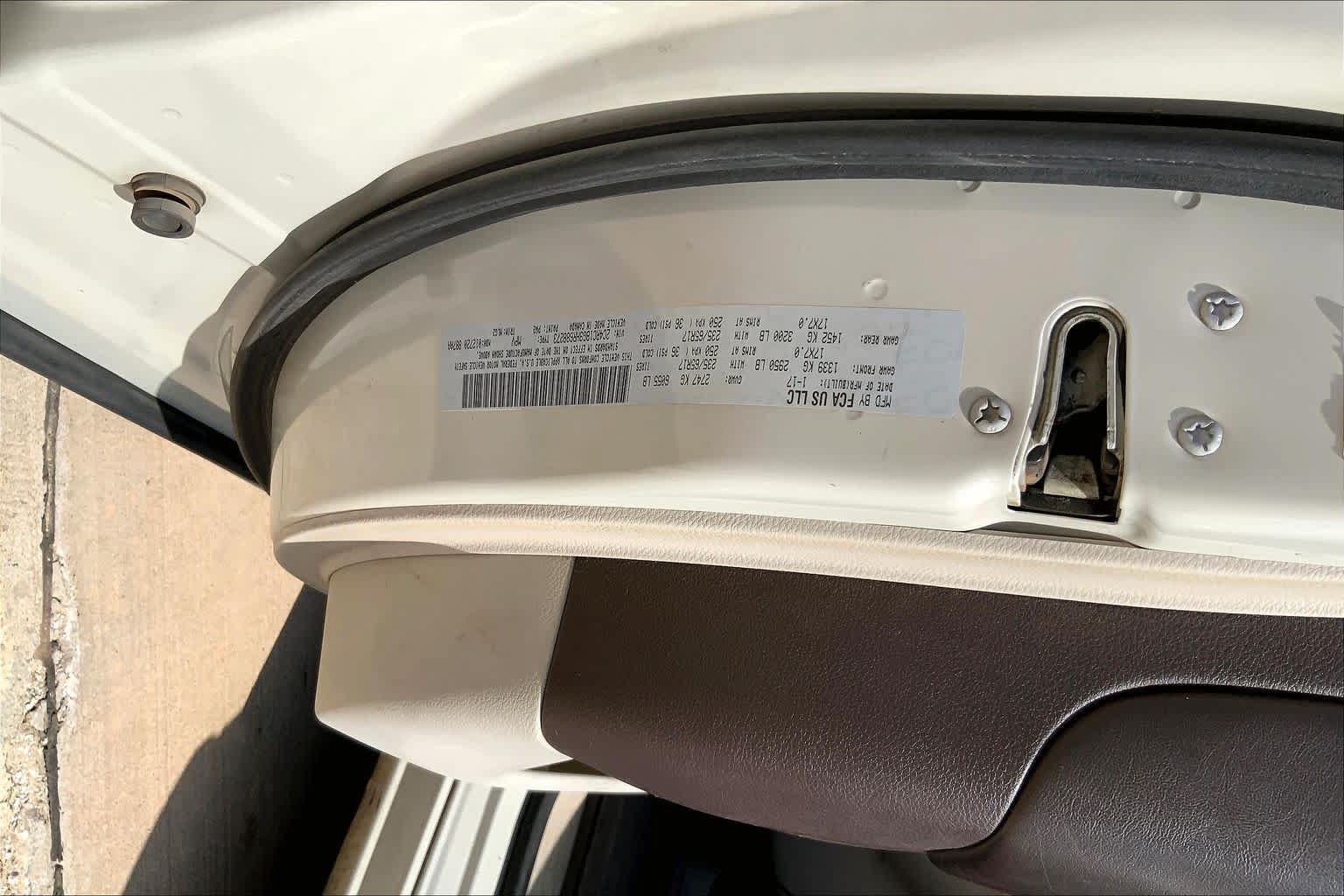 Used 2017 Chrysler Pacifica Touring-L FWD image 31
