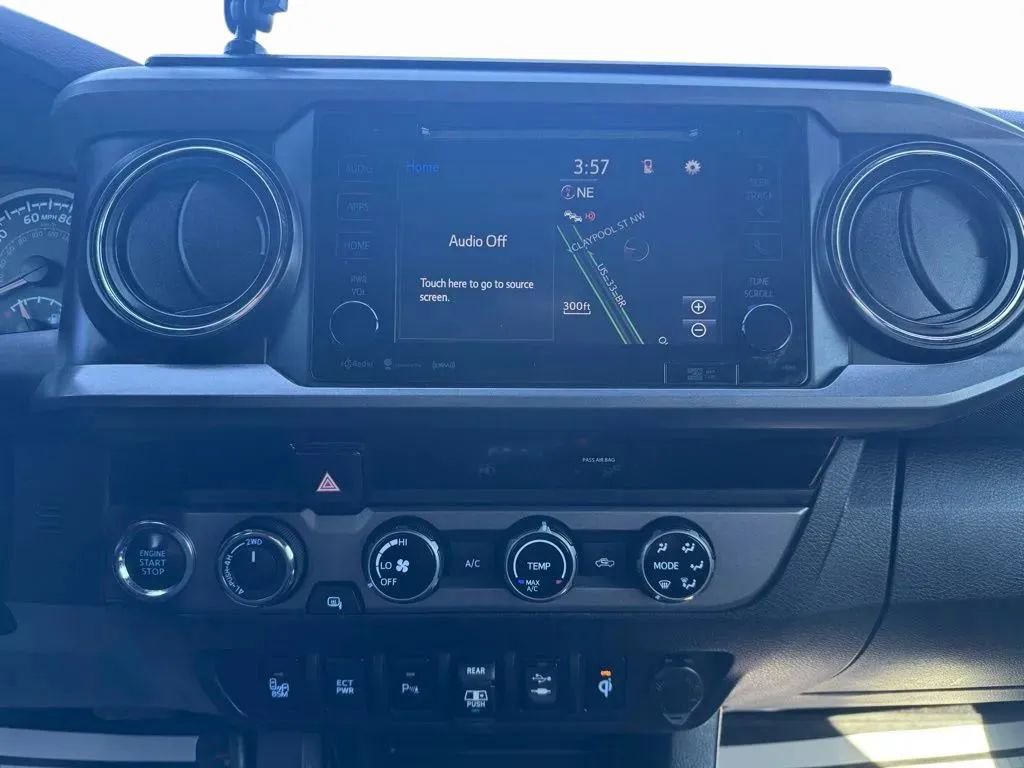 Used 2018 Toyota Tacoma TRD Off-Road w/ Technology Package image 27