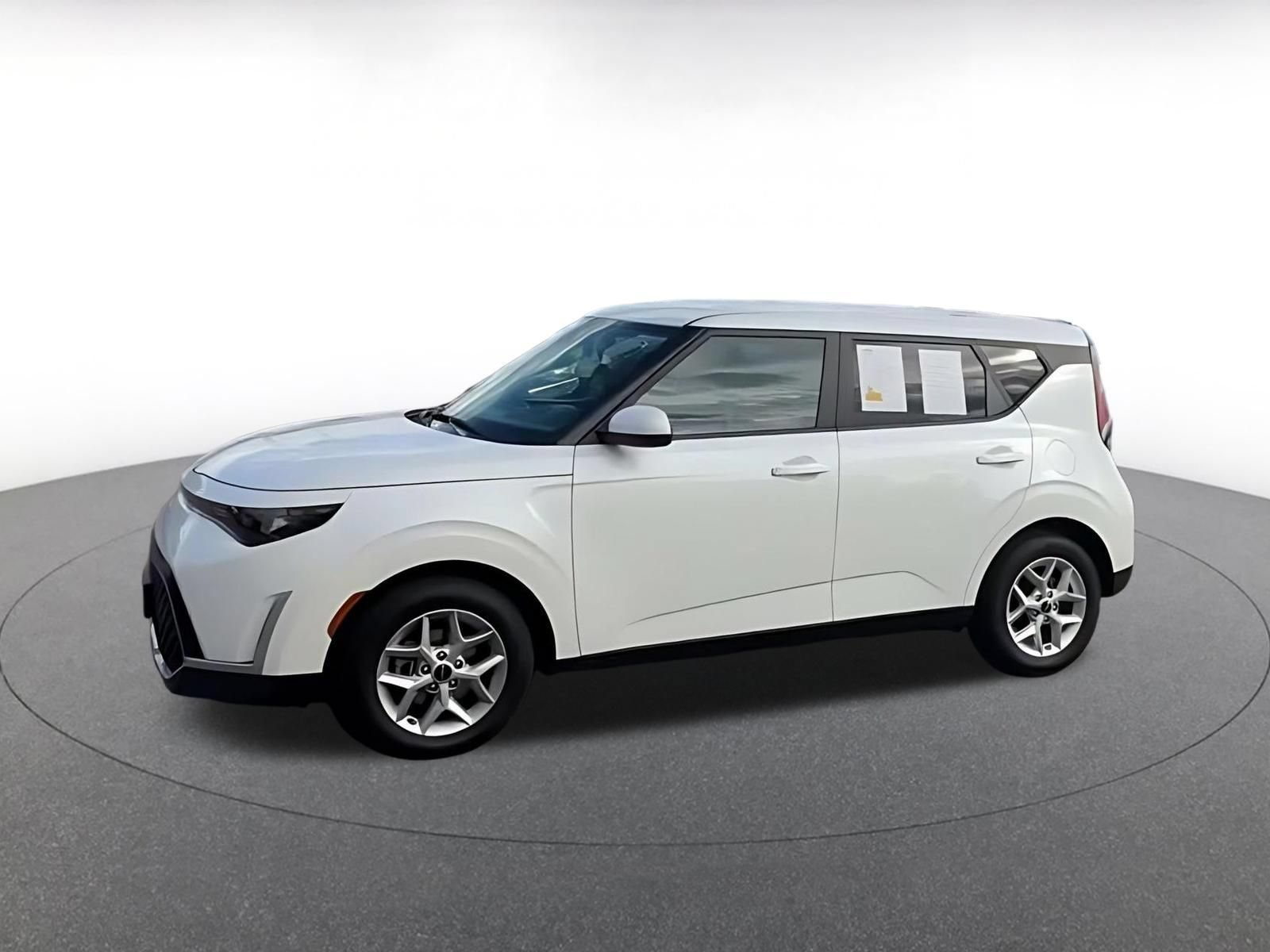 Used 2025 Kia Soul LX w/ LX Technology Package FWD image 6