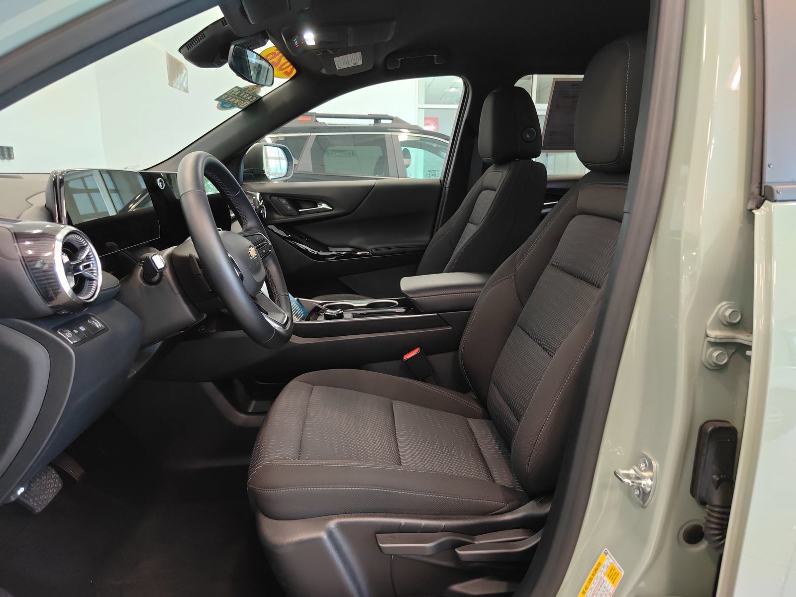 Used 2026 Chevrolet Equinox LT FWD image 11