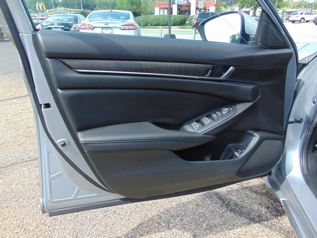 Used 2020 Honda Accord EX image 22