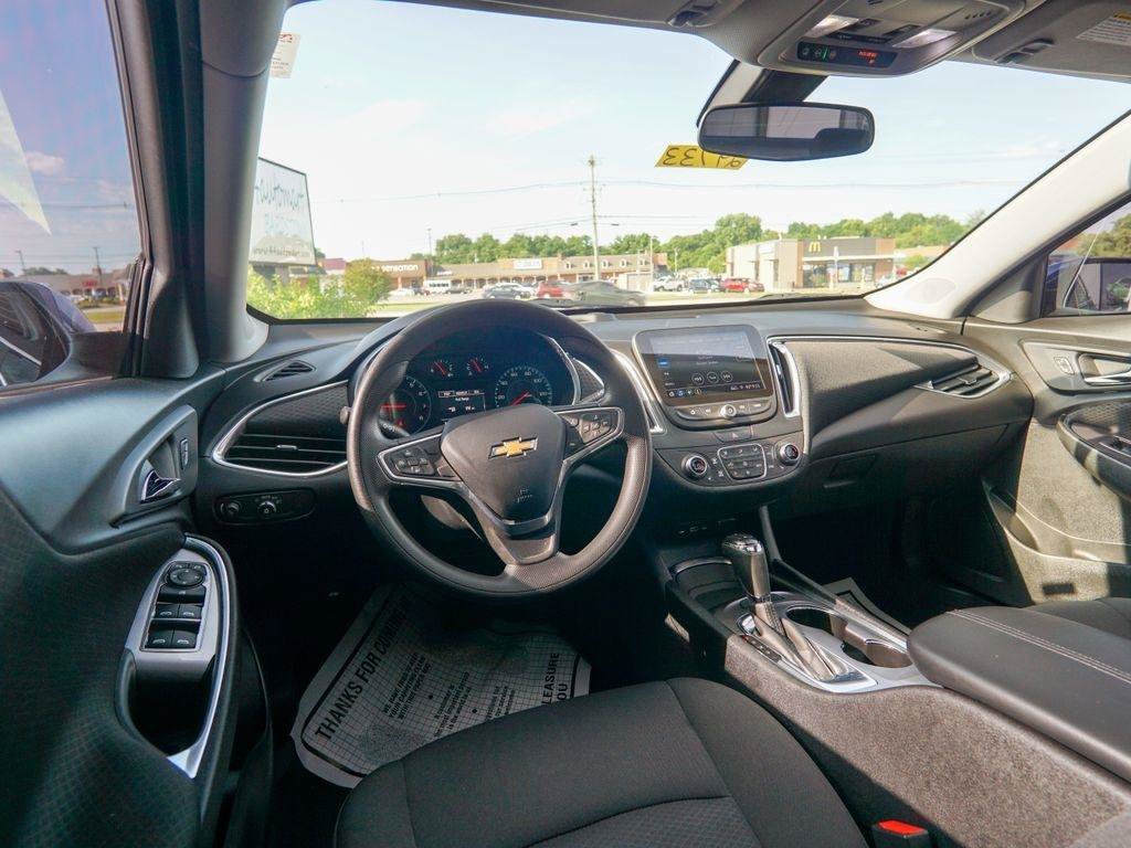 Used 2019 Chevrolet Malibu LT FWD image 12