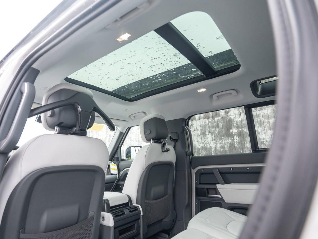 New 2026 Land Rover Defender 110 X-Dynamic SE image 22