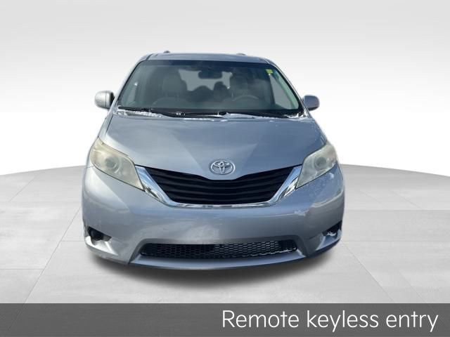 Used 2011 Toyota Sienna LE w/ Towing Pkg image 2