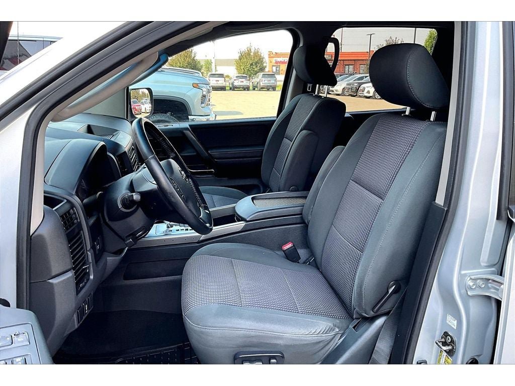 Used 2010 Nissan Titan SE w/ SE Value Truck Pkg AWD/4WD image 26
