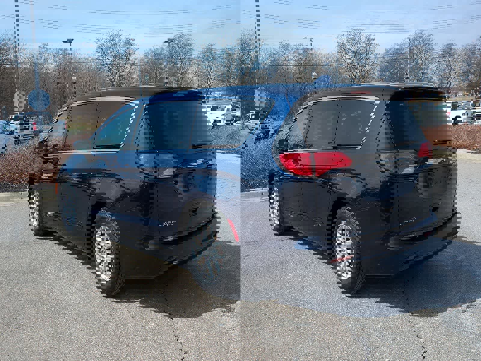 Used 2017 Chrysler Pacifica LX image 6