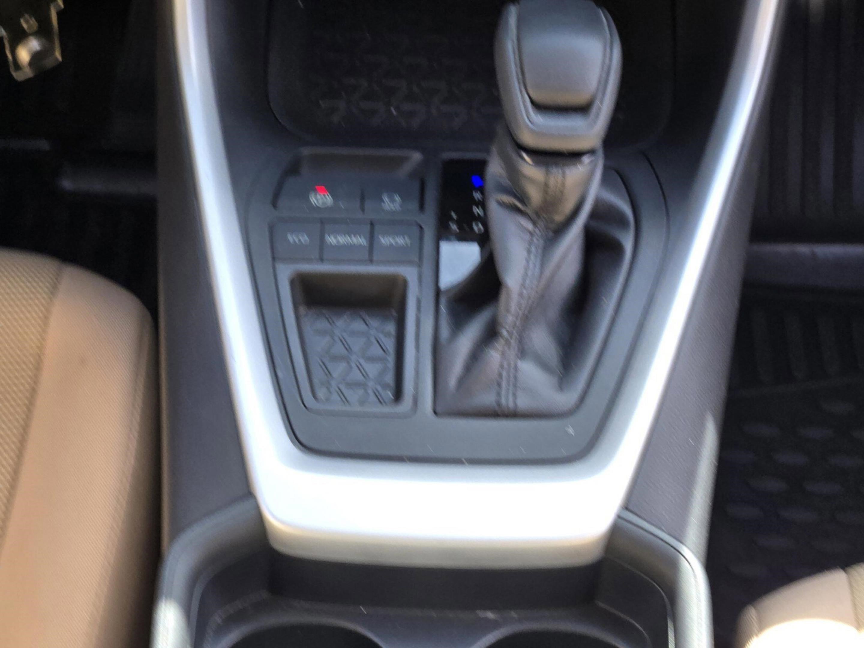 Used 2020 Toyota RAV4 LE image 40