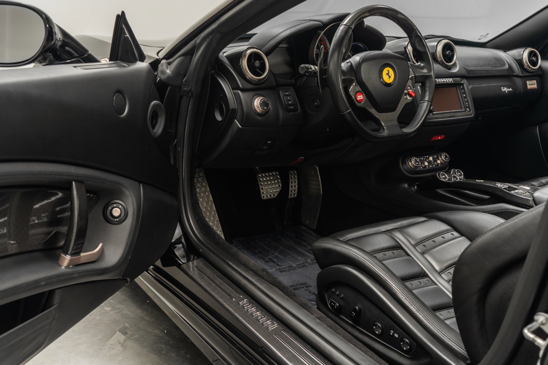 Used 2011 Ferrari California image 23