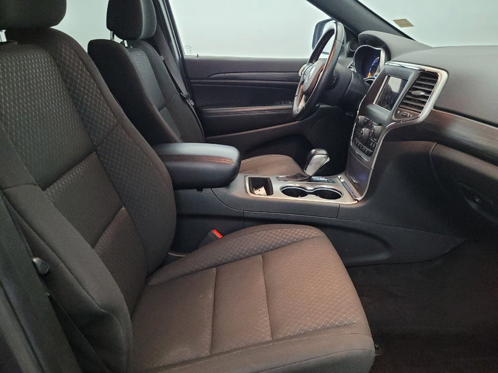 Used 2019 Jeep Grand Cherokee Laredo image 21