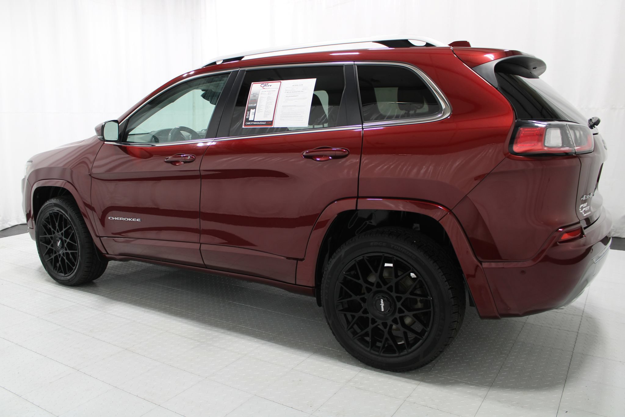 Used 2019 Jeep Cherokee Overland w/ Technology Group AWD/4WD image 8