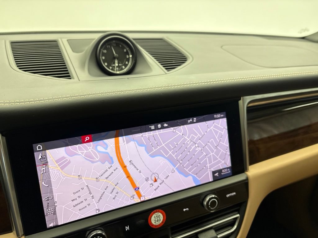 Certified 2023 Porsche Macan S AWD/4WD image 34