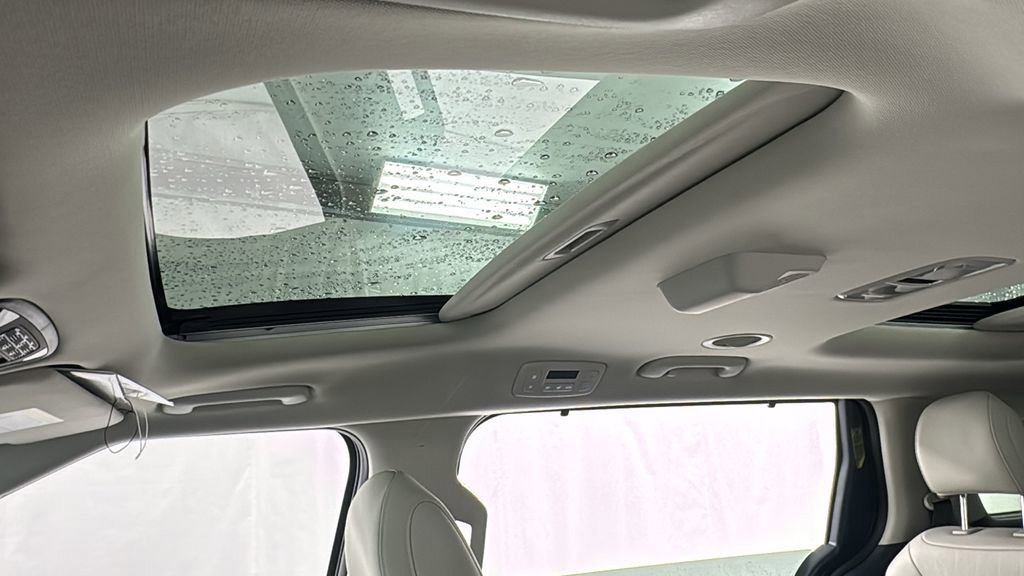 New 2026 Kia Carnival SX w/ SX Dark Edition Package FWD image 36