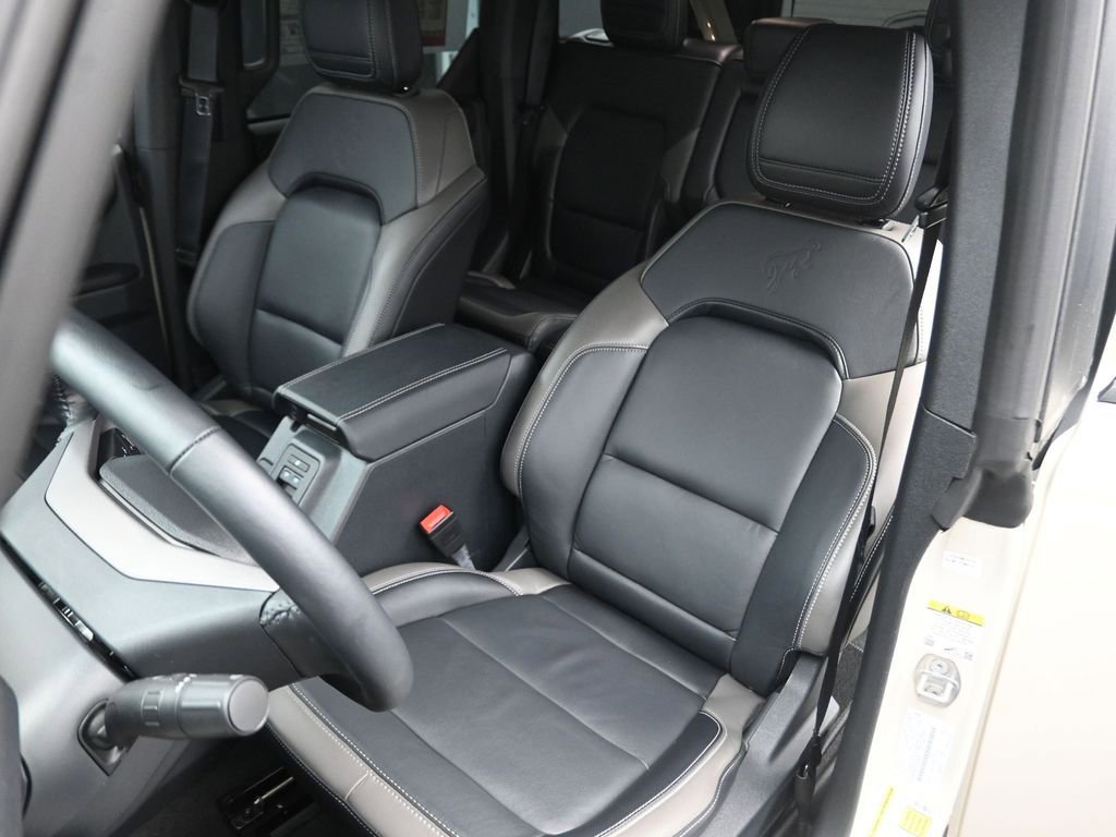 Used 2025 Ford Bronco Outer Banks image 11