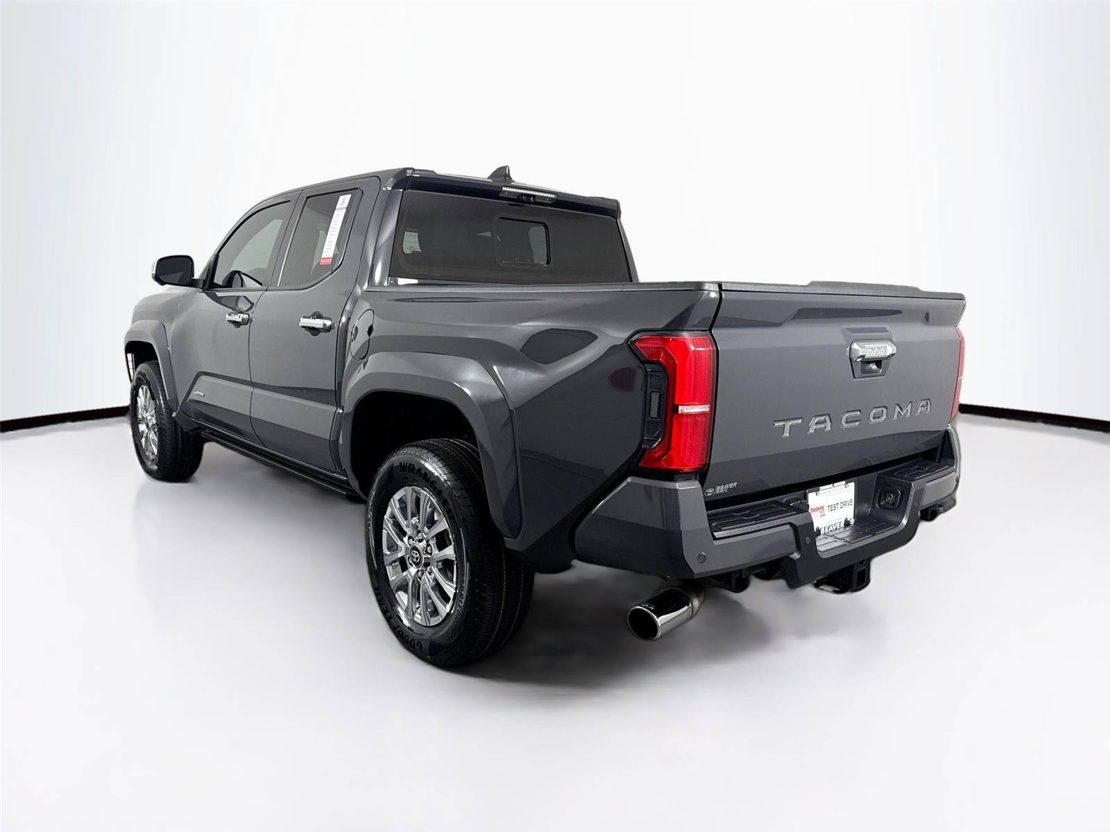 Used 2024 Toyota Tacoma Limited w/ Limited Package (LT) AWD/4WD image 13