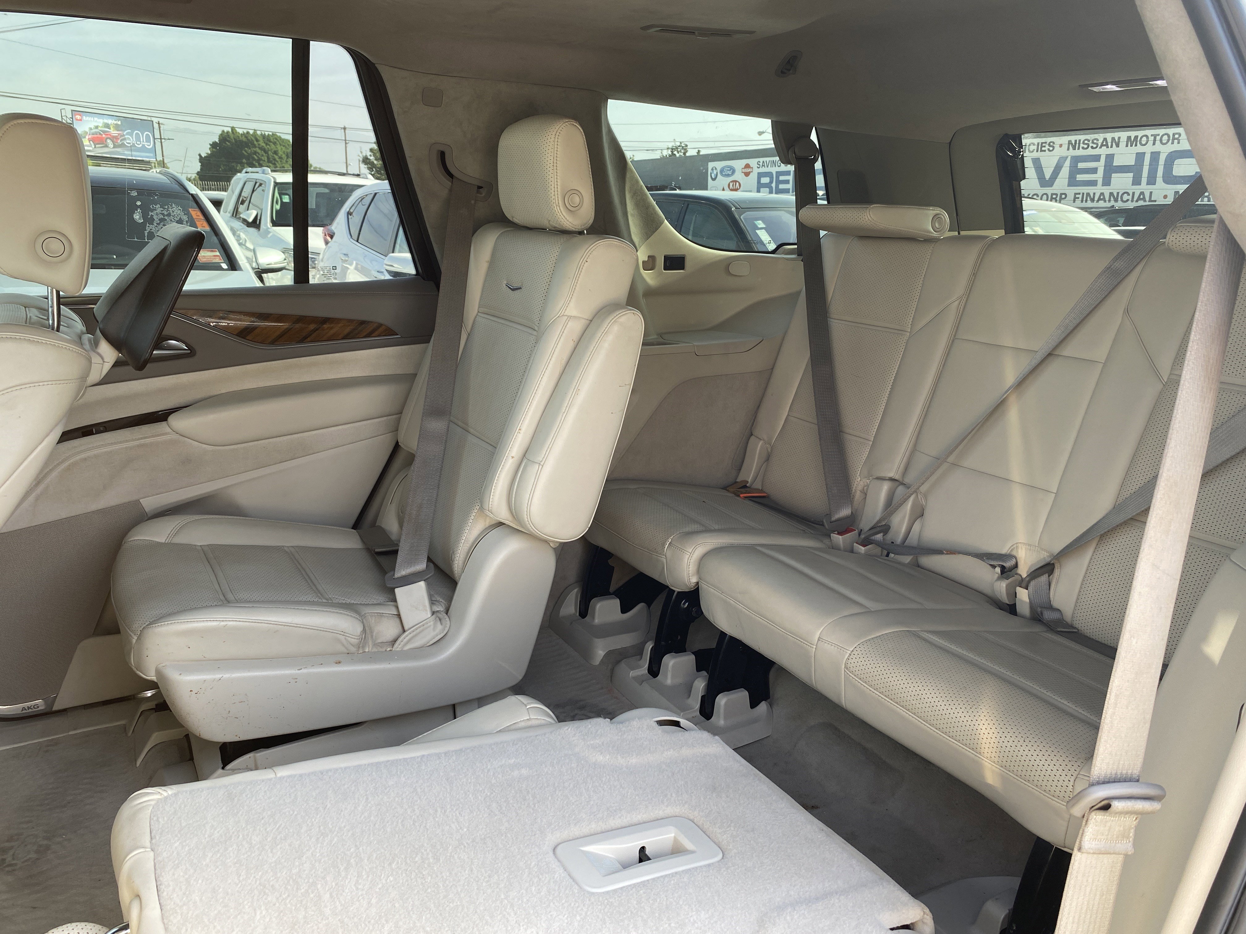 Used 2021 Cadillac Escalade Premium Luxury Platinum image 17