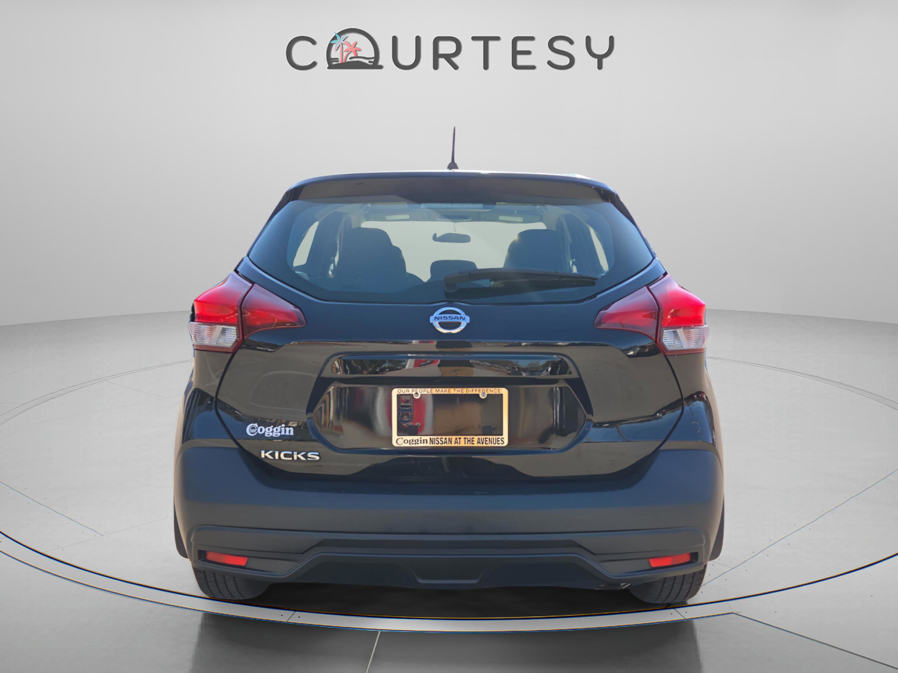 Used 2018 Nissan Kicks S image 7