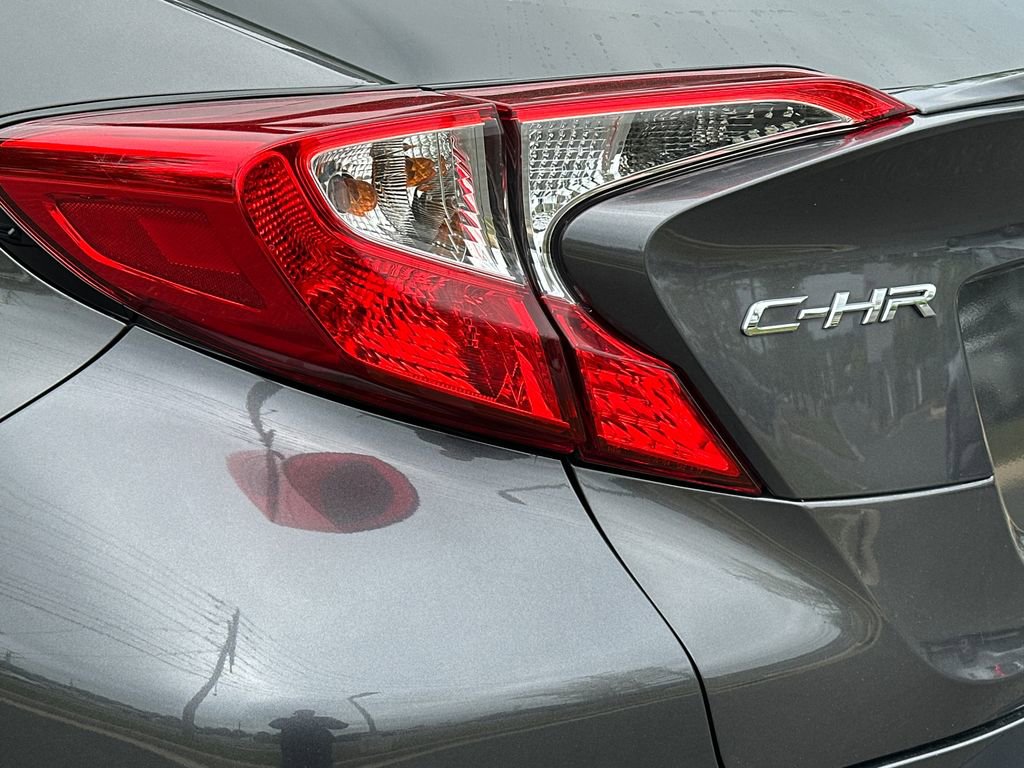Used 2019 Toyota C-HR LE FWD image 5