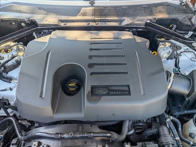 Used 2024 Land Rover Defender 130 X-Dynamic SE image 24