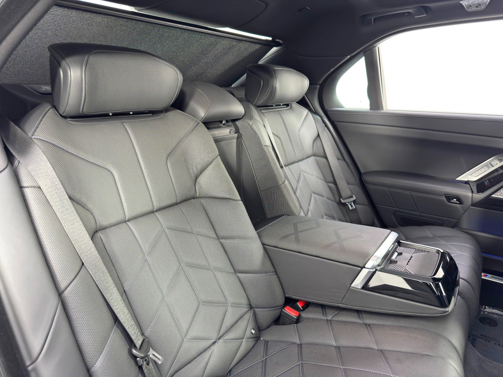 Used 2023 BMW i7 xDrive60 w/ Executive Package 2 image 54