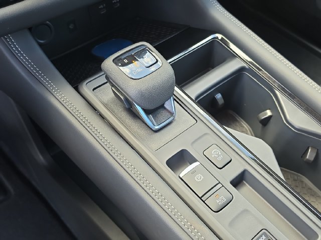 New 2026 Nissan Pathfinder Platinum FWD image 28