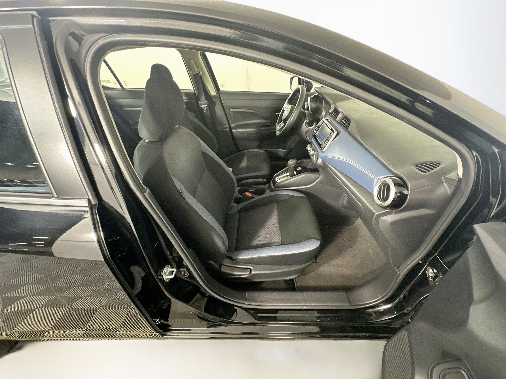 Used 2025 Nissan Versa SV FWD image 29