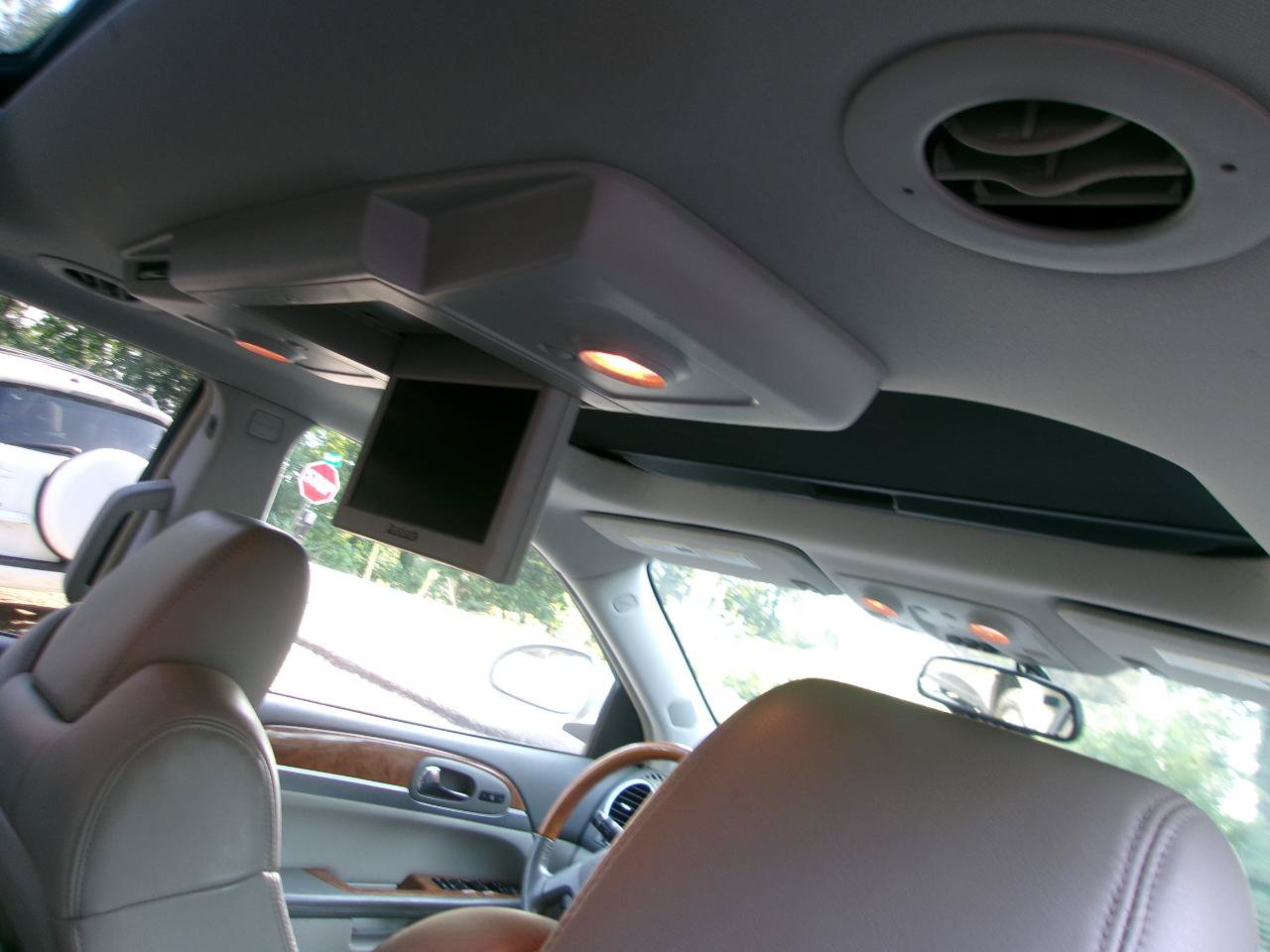 Used 2008 Buick Enclave CXL w/ Entertainment Package #2 FWD image 6
