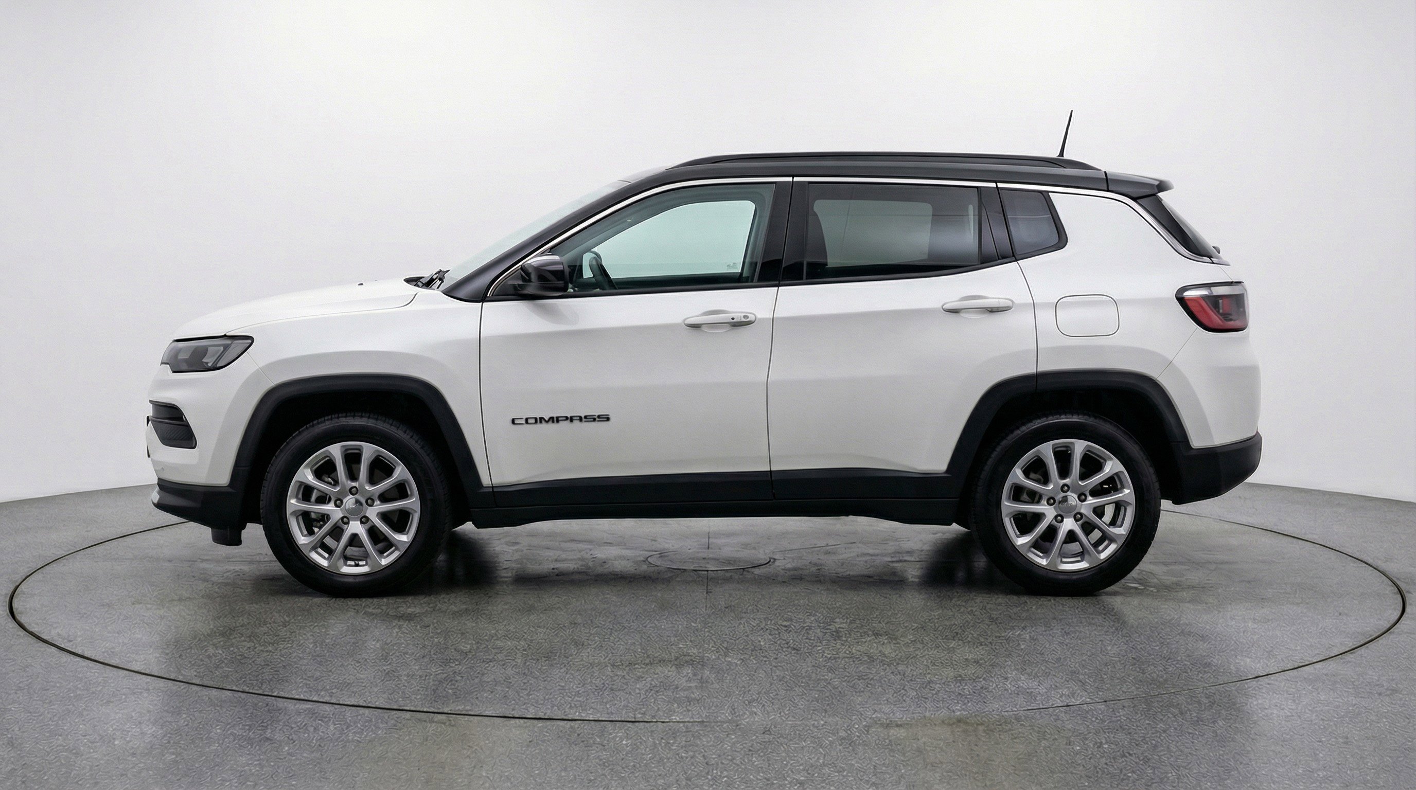 Used 2025 Jeep Compass Limited AWD/4WD image 5