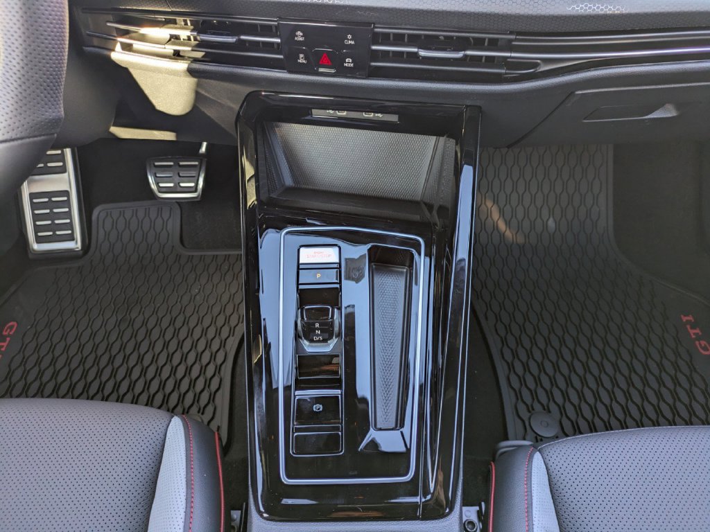 New 2024 Volkswagen GTI SE FWD image 18
