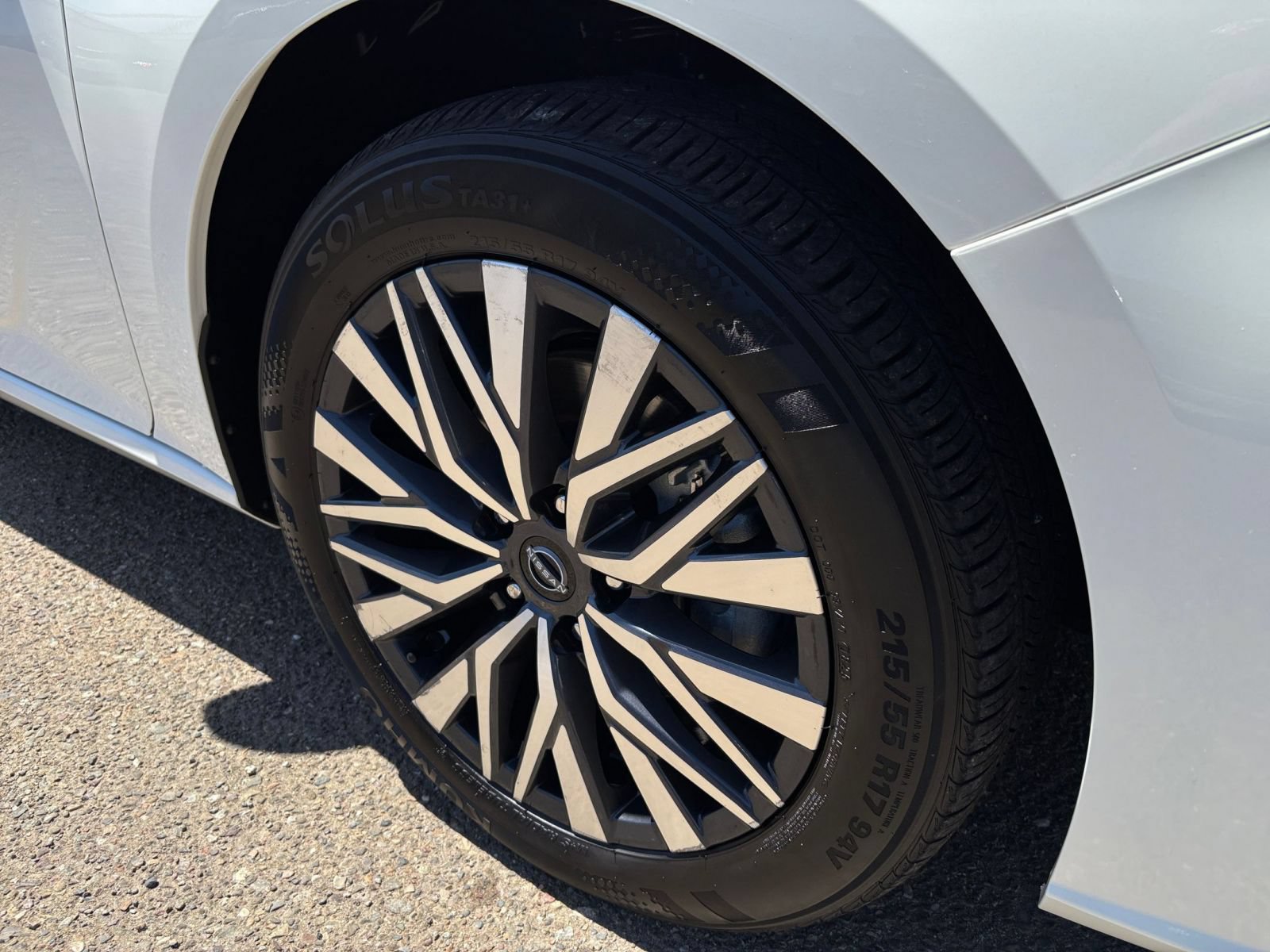 Used 2025 Nissan Altima 2.5 SV FWD image 31