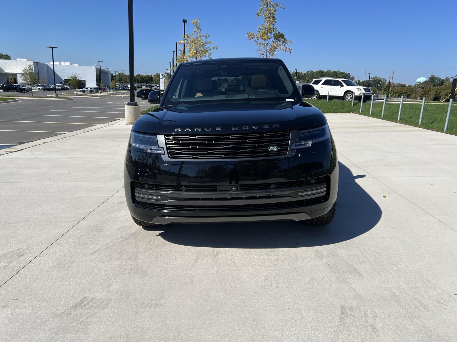 Used 2024 Land Rover Range Rover SE AWD/4WD image 3