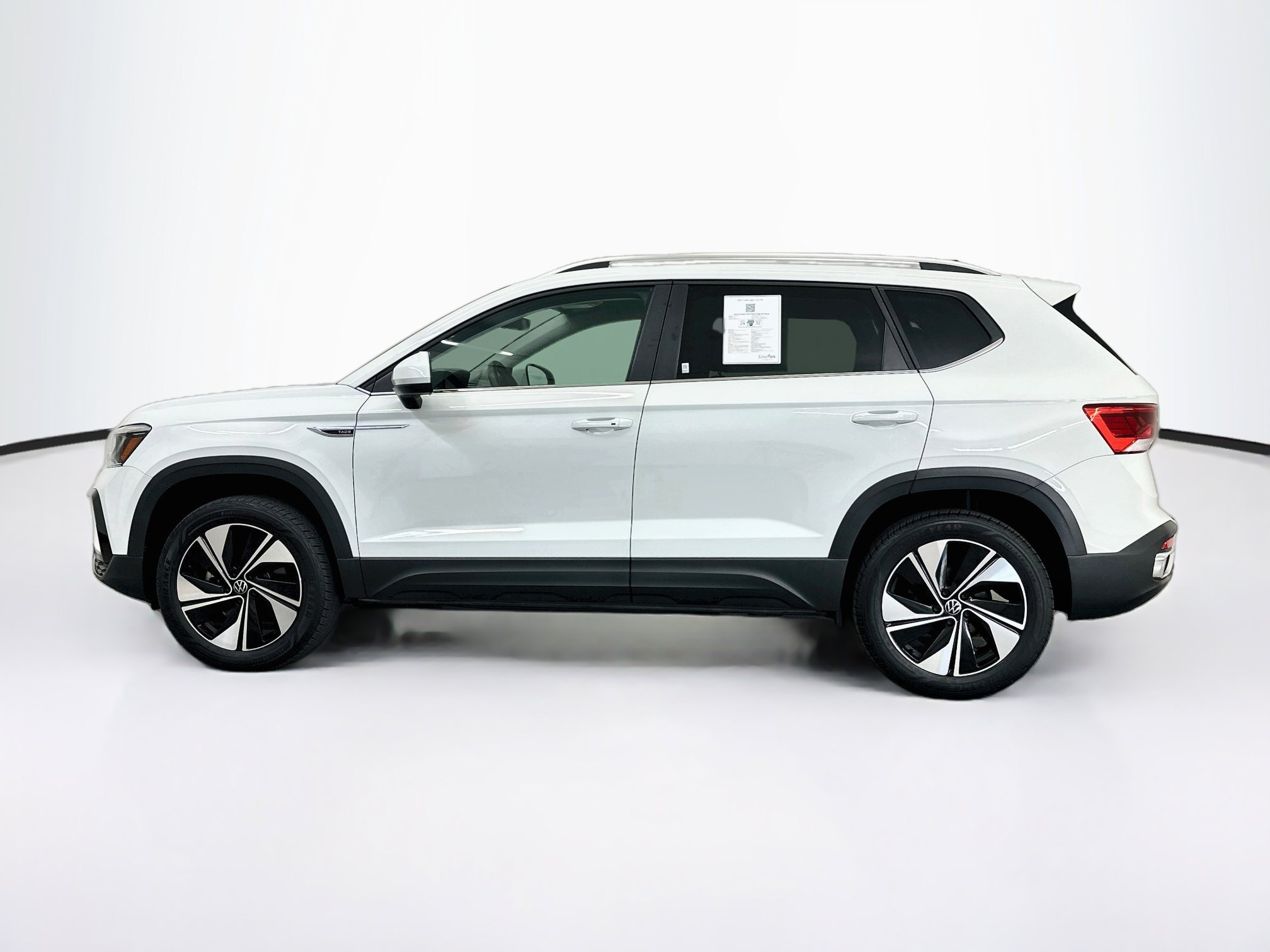 Used 2024 Volkswagen Taos SE AWD/4WD image 4