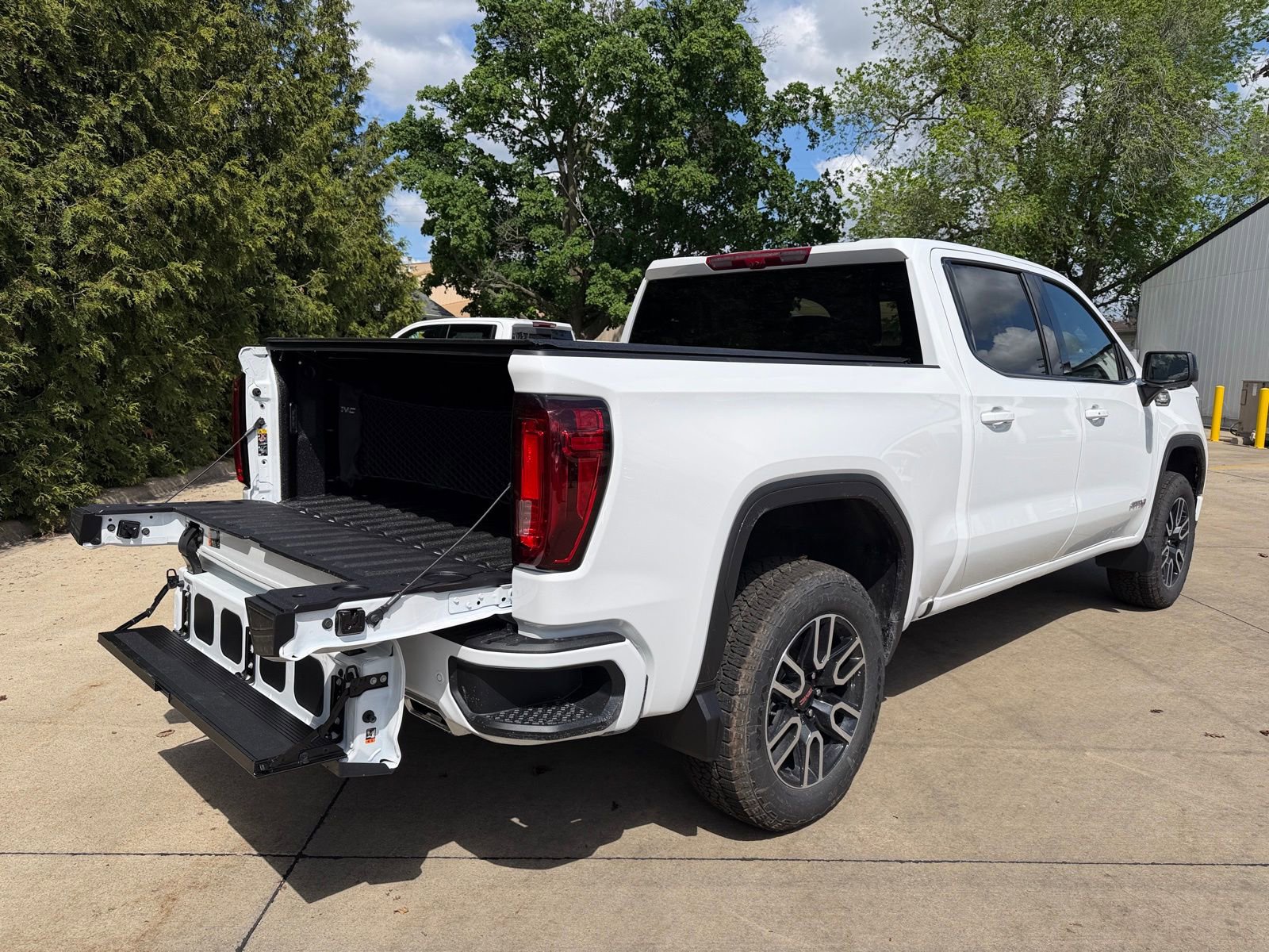 New 2026 GMC Sierra 1500 AT4 w/ Technology Package AWD/4WD image 33