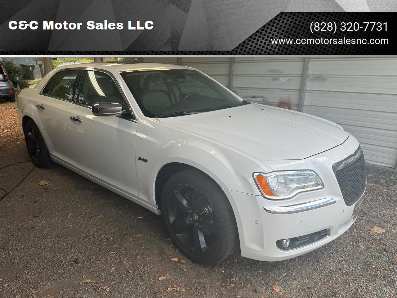 Used 2011 Chrysler 300 C image 1