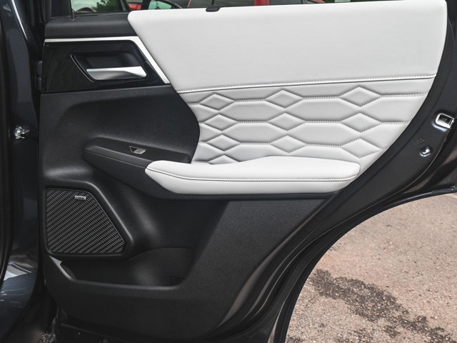 New 2025 Mitsubishi Outlander SEL image 15