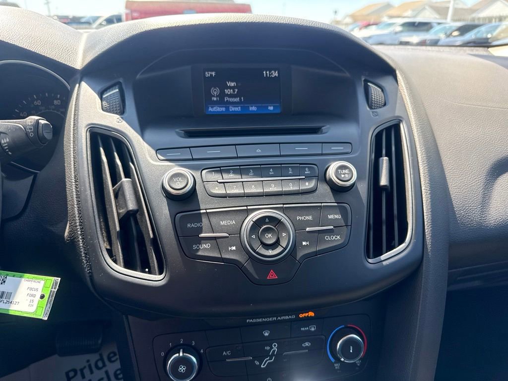 Used 2015 Ford Focus SE w/ SE Sport Package FWD image 16