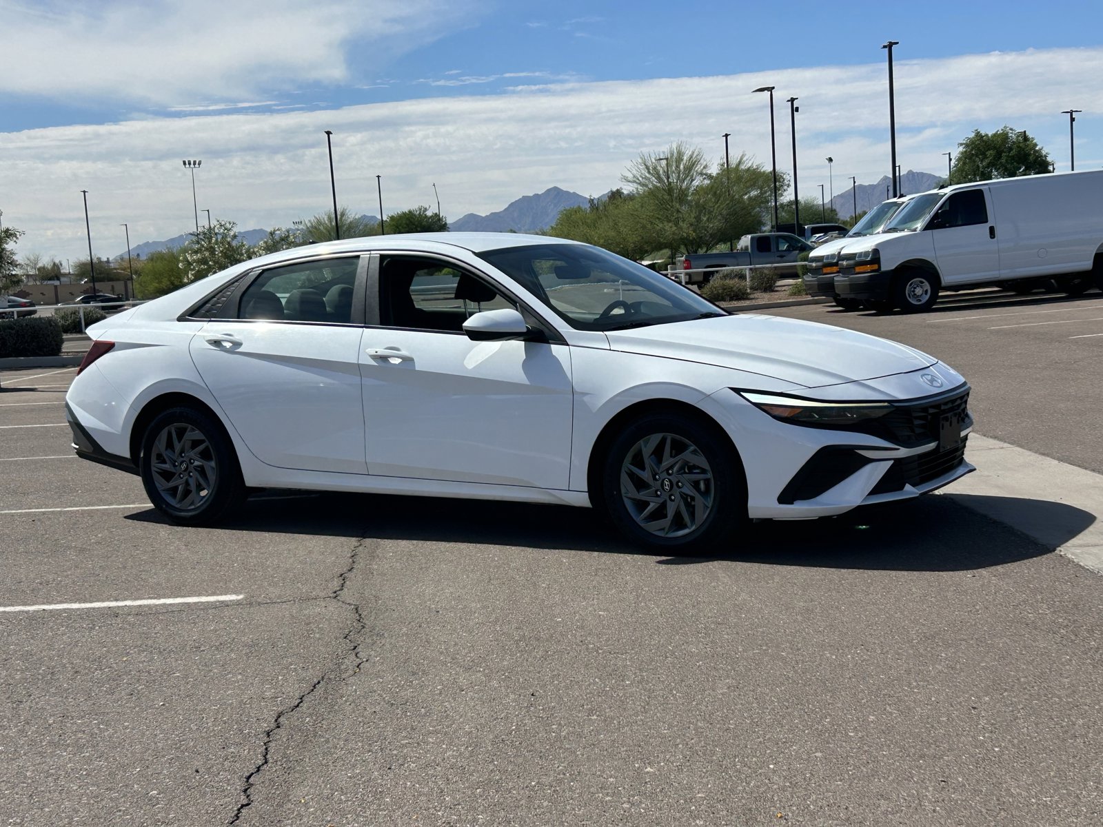 Used 2024 Hyundai Elantra SEL FWD image 7