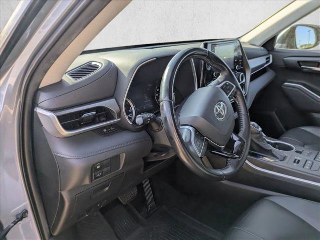 Used 2020 Toyota Highlander XLE image 10