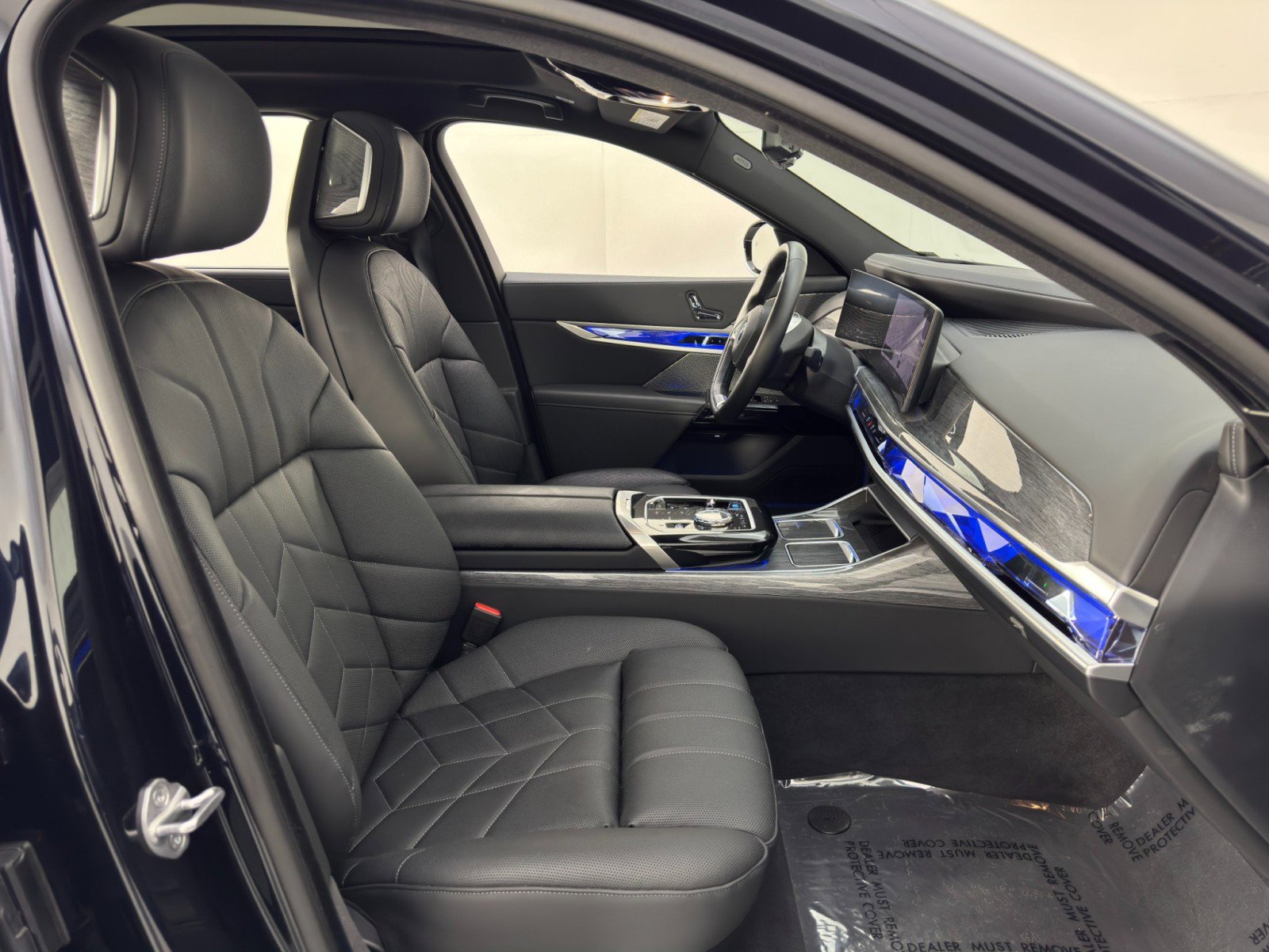 Used 2024 BMW i7 eDrive50 w/ Premium Package image 16