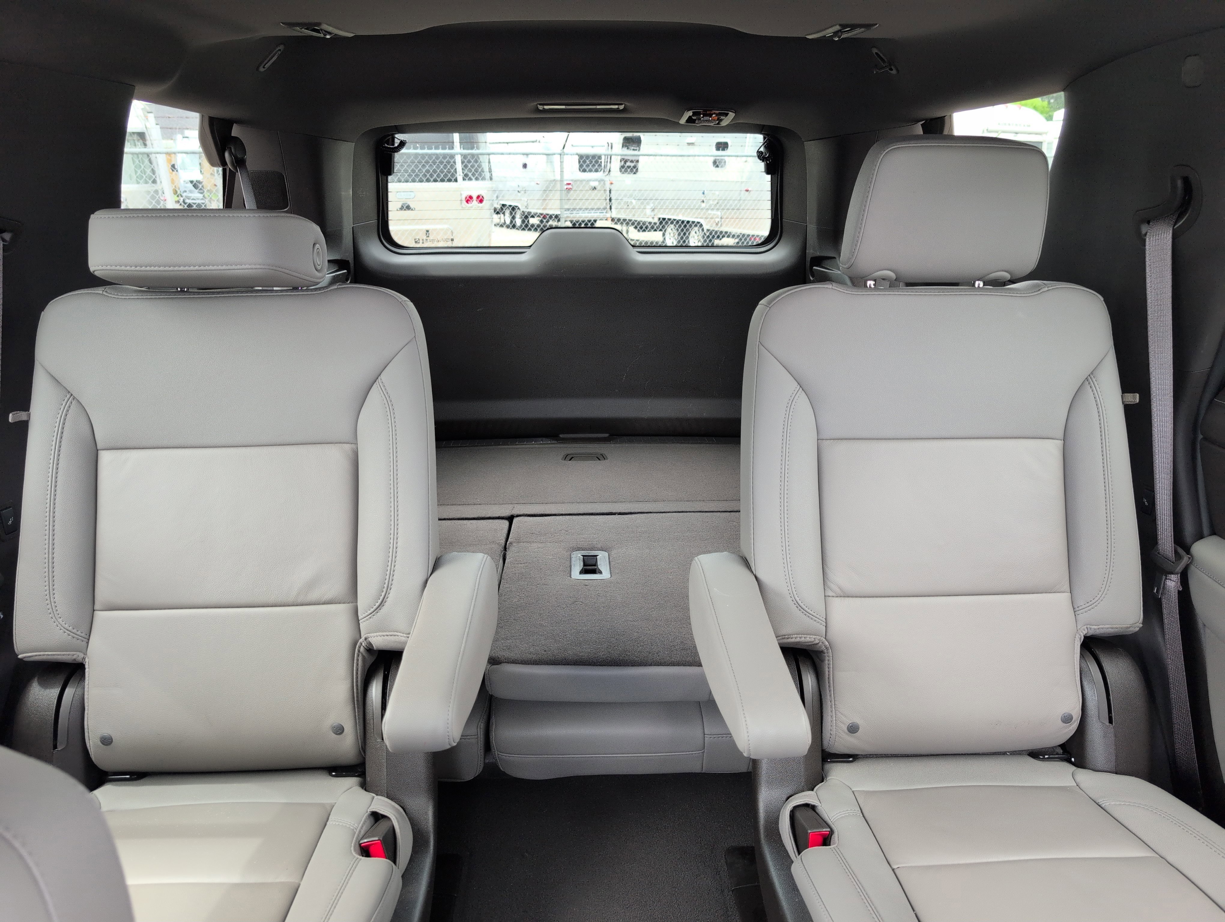 Used 2024 Chevrolet Tahoe Z71 w/ Luxury Package AWD/4WD image 29
