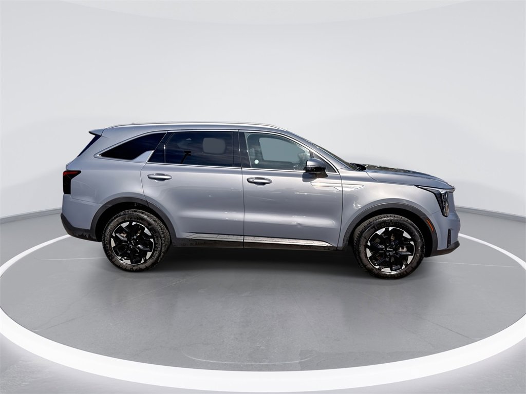 Used 2024 Kia Sorento S image 7