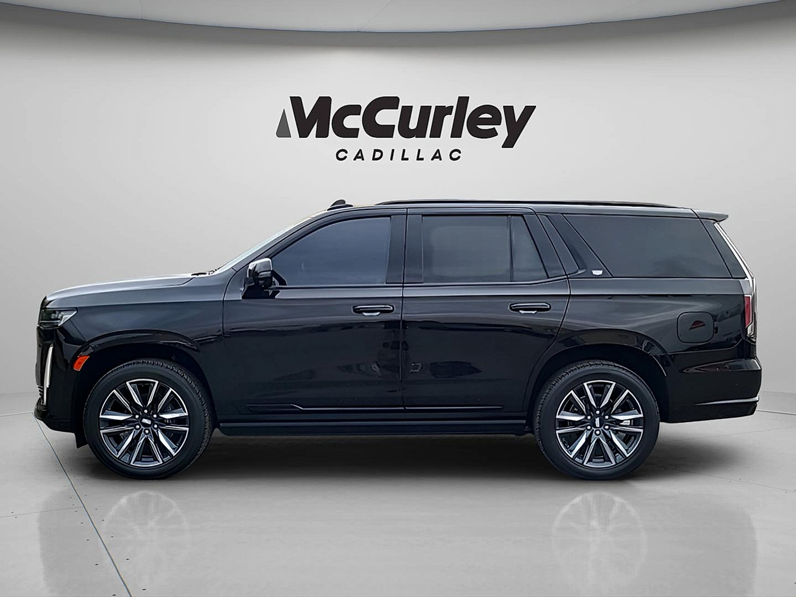 Used 2021 Cadillac Escalade Sport w/ Driver Assist Tech Package AWD/4WD image 4