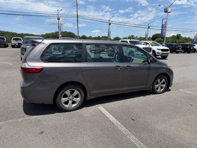 Used 2015 Toyota Sienna L FWD image 4